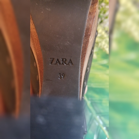 Shoes - Picture 5 of 9